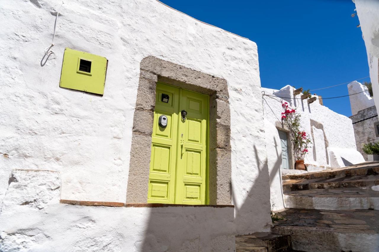 Vintage White House Patmos Apartment Exterior photo